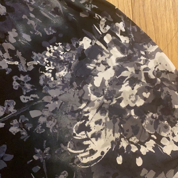 Express dress - Picture 2 of 4